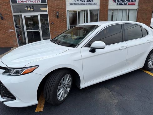 Used 2018 Toyota Camry LE FWD image 9