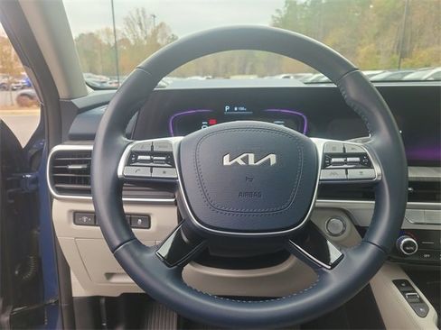 Certified 2025 Kia Telluride EX w/ EX Captain's Chair Package image 24
