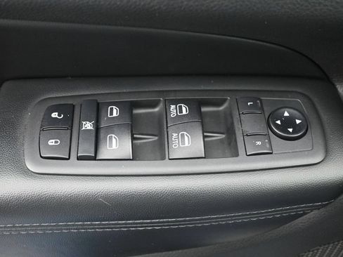 Used 2020 Jeep Grand Cherokee Laredo AWD/4WD image 18