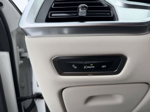 Used 2024 BMW X7 xDrive40i w/ Executive Package image 16