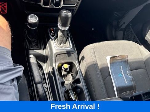 Used 2022 Jeep Gladiator Sport AWD/4WD image 7