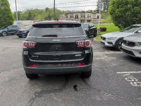 Used 2017 Jeep Compass Latitude w/ Popular Equipment Group AWD/4WD image 6