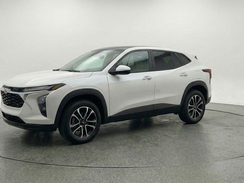 Used 2025 Chevrolet TrailBlazer LT image 3