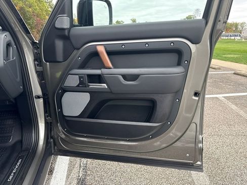 New 2024 Land Rover Defender 130 X image 15