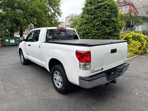 Used 2011 Toyota Tundra 4x4 Double Cab w/ Tow Pkg image 4