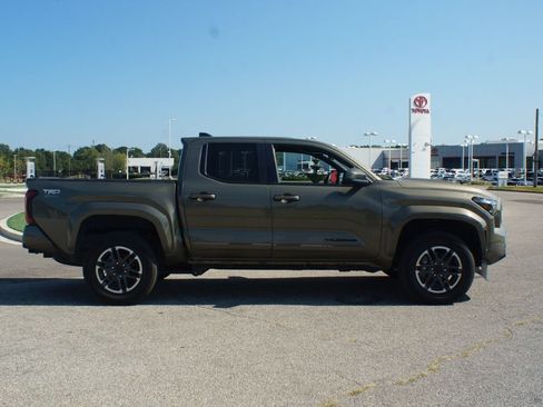Used 2025 Toyota Tacoma SR5 RWD image 20