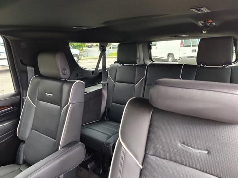 Used 2023 Cadillac Escalade ESV Premium Luxury w/ Performance Package AWD/4WD image 15