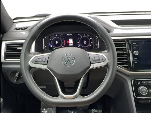 Used 2022 Volkswagen Atlas Cross Sport SE w/ Panoramic Sunroof Package FWD image 37