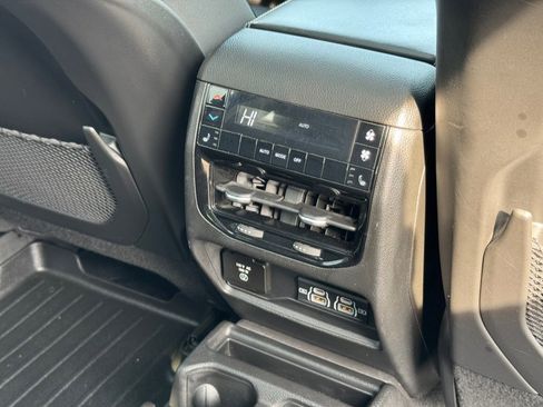 Used 2021 Jeep Grand Cherokee L Limited AWD/4WD image 39