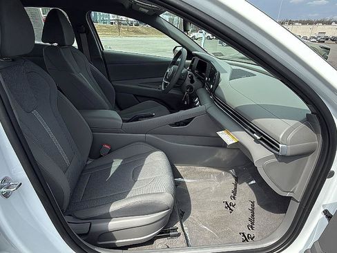 Used 2026 Hyundai Elantra SE FWD image 18
