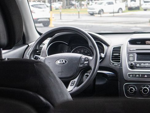 Used 2014 Kia Sorento LX FWD image 17