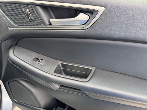 Used 2024 Ford Edge SEL image 9