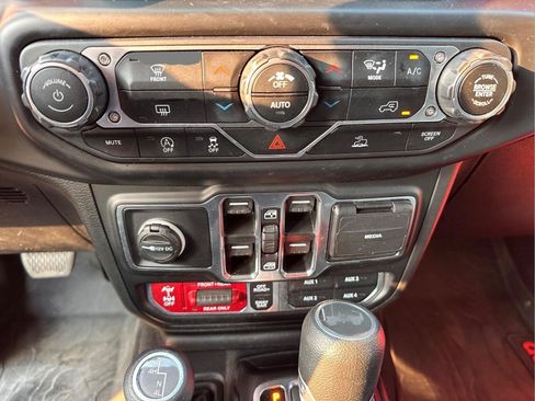 Used 2023 Jeep Wrangler Unlimited Rubicon w/ LED Lighting Group AWD/4WD image 27