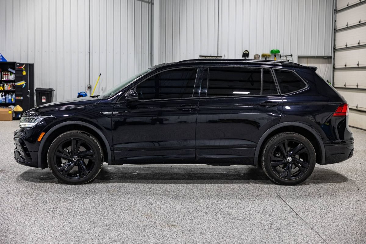 Used 2023 Volkswagen Tiguan SE R-Line FWD image 4