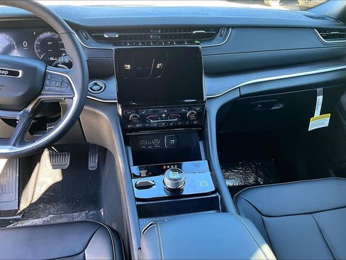 New 2025 Jeep Grand Cherokee Limited w/ Black Appearance Package image 7
