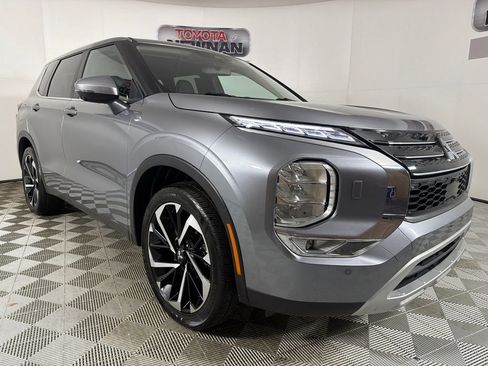 Used 2024 Mitsubishi Outlander SE image 1