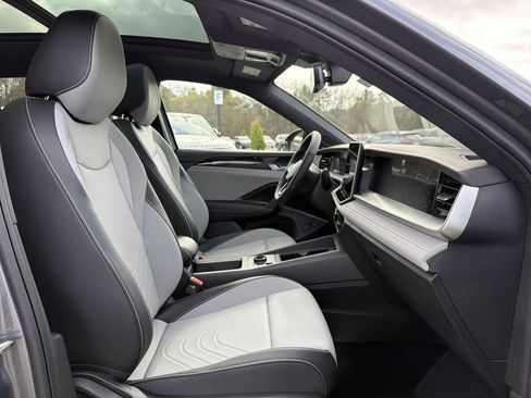 New 2026 Volkswagen Tiguan SE R-Line FWD image 20