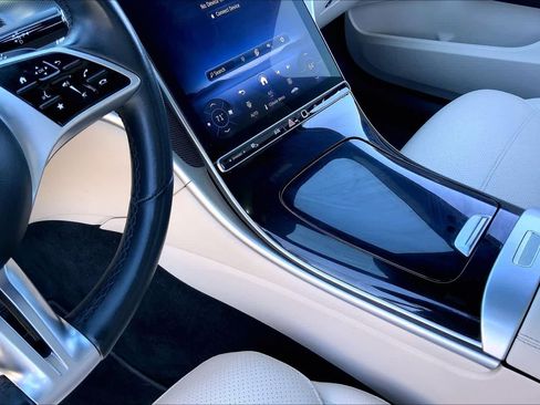 Used 2025 Mercedes-Benz C 300 Sedan image 16