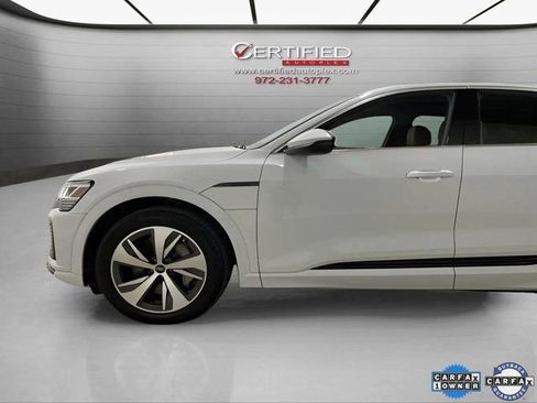Used 2024 Audi Q8 e-tron Premium image 92