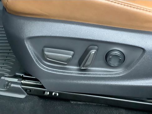 Used 2025 Toyota Crown Signia image 15