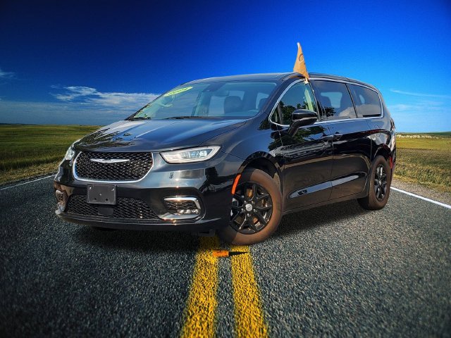 Used 2024 Chrysler Pacifica Touring-L FWD image 31