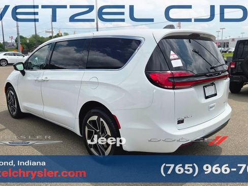 New 2027 Chrysler Pacifica Limited AWD/4WD image 5