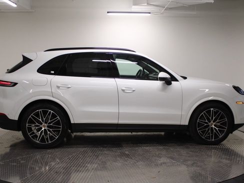 Certified 2025 Porsche Cayenne image 8