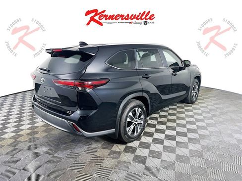 Used 2025 Toyota Highlander XLE image 7