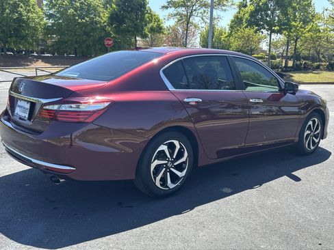 Used 2017 Honda Accord EX-L image 9