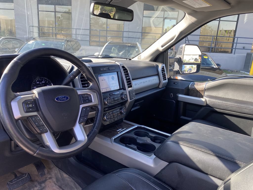 Used 2017 Ford F350 Lariat w/ Lariat Value Package AWD/4WD image 2