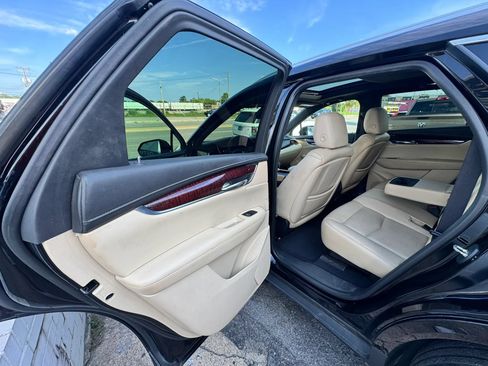 Used 2017 Cadillac XT5 Luxury w/ Driver Awareness Package AWD/4WD image 13
