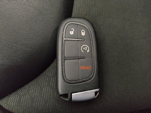 Used 2021 Jeep Cherokee Latitude Plus FWD image 32