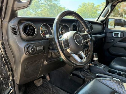 Used 2021 Jeep Wrangler Unlimited Sahara AWD/4WD image 8