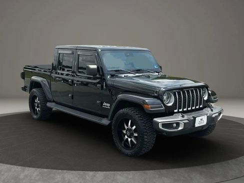 Used 2020 Jeep Gladiator Overland AWD/4WD image 7