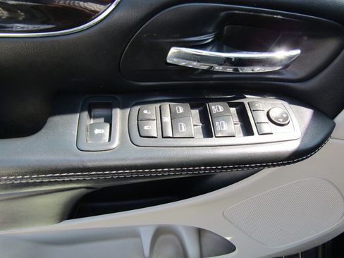 Used 2017 Dodge Grand Caravan SXT FWD image 20