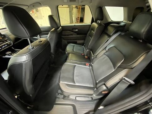 Used 2024 Nissan Pathfinder SL AWD/4WD image 24