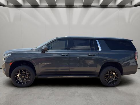 Used 2022 Chevrolet Suburban LT image 2
