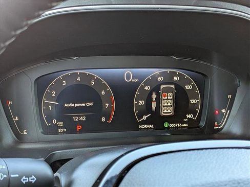 Used 2025 Honda Pilot Elite image 11