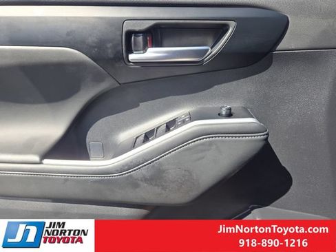 Used 2026 Toyota Highlander XLE AWD/4WD image 24