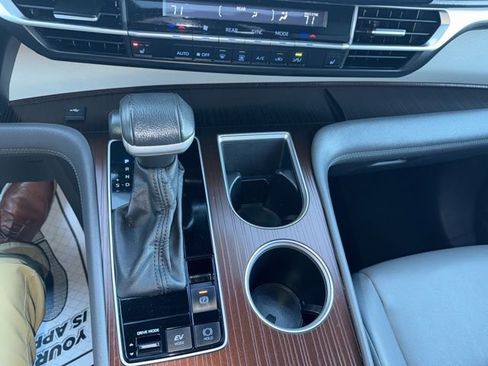 Used 2024 Toyota Sienna XLE image 15