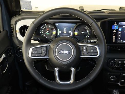 Used 2025 Jeep Wrangler Unlimited Sahara image 7