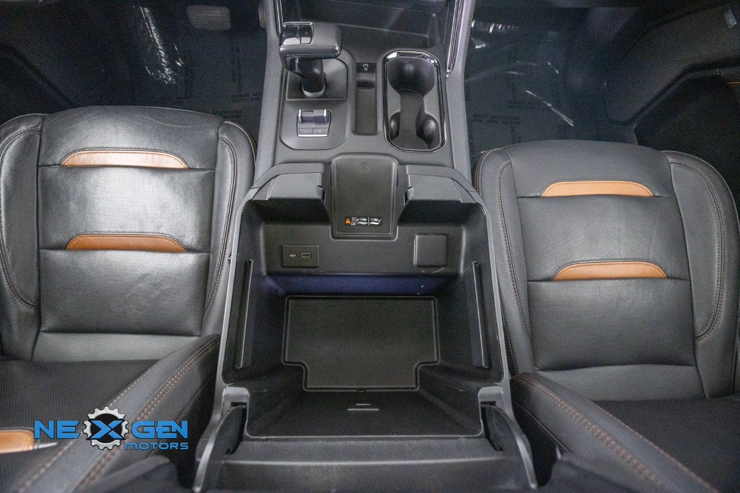Used 2022 GMC Sierra 1500 AT4 w/ AT4 Premium Package AWD/4WD image 5
