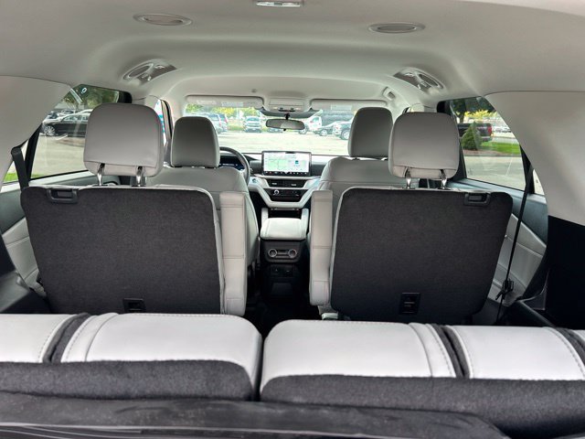 Used 2025 Ford Explorer Active w/ Active Comfort Package AWD/4WD image 14