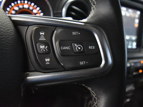 Used 2020 Jeep Wrangler Unlimited Sahara AWD/4WD image 11