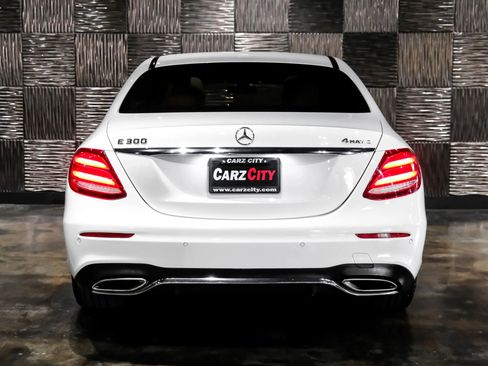 Used 2019 Mercedes-Benz E 300 4MATIC image 9