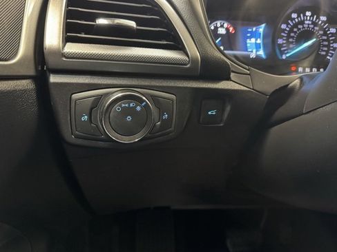 Used 2018 Ford Fusion SE w/ Fusion SE Technology Package image 14