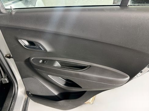 Used 2019 Chevrolet Trax LT w/ LT Convenience Package AWD/4WD image 27