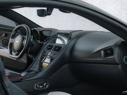 Used 2019 Aston Martin DBS Superleggera RWD image 11