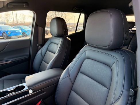 Used 2025 Chevrolet Equinox LT w/ Convenience Package II image 12