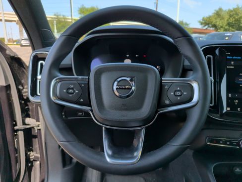 Used 2024 Volvo XC40 Recharge Ultimate w/ Protection Package Premier image 17